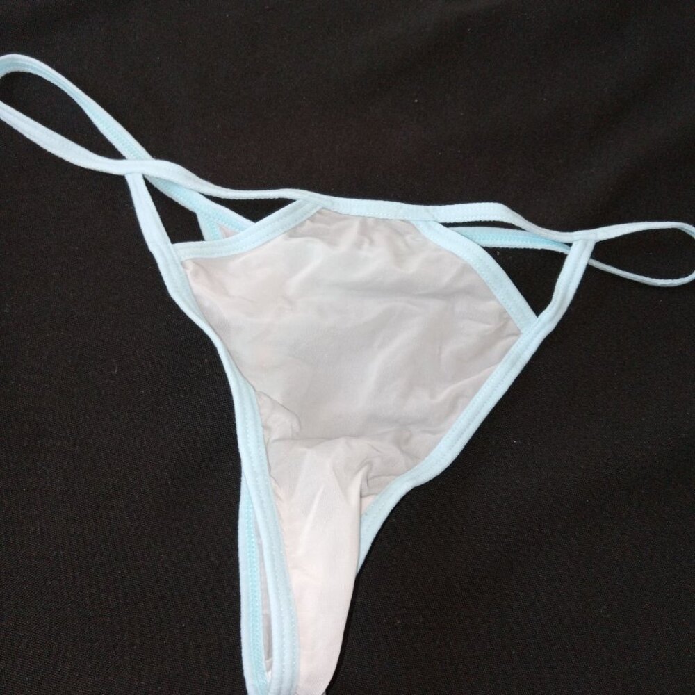 NWOT Womans Thong size S